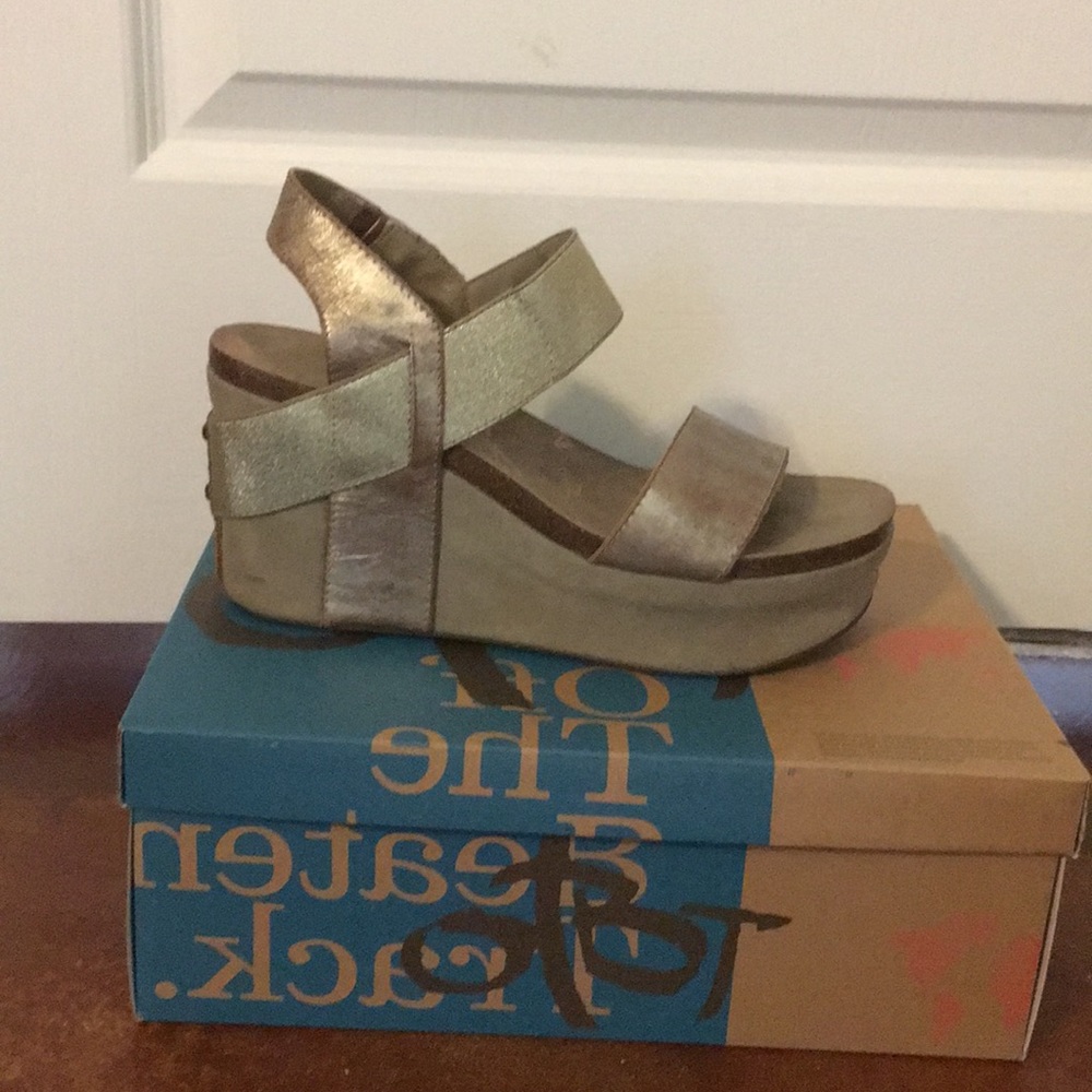 Perfect wedge for fall, spring & summer!
